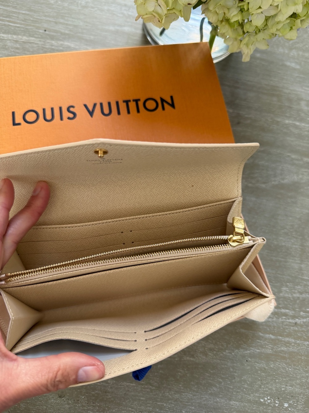 LOUIS VUITTON Portefeuille Damier Azur Wallet. Rare. New in Box with receipt. - Picture 6 of 7